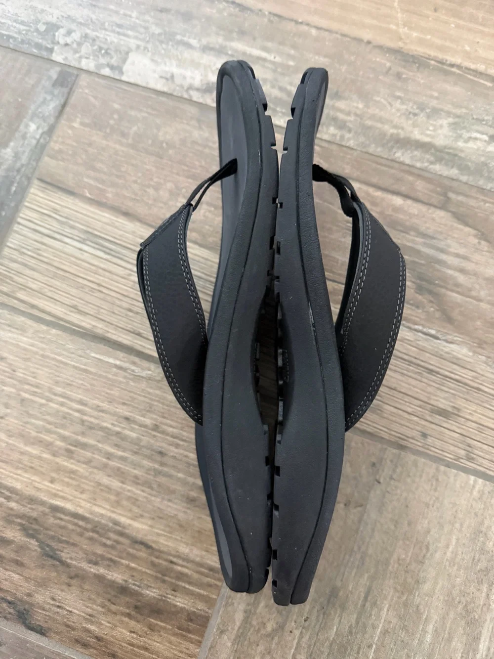 OLUKAI Men’s Ohana sandals size 12